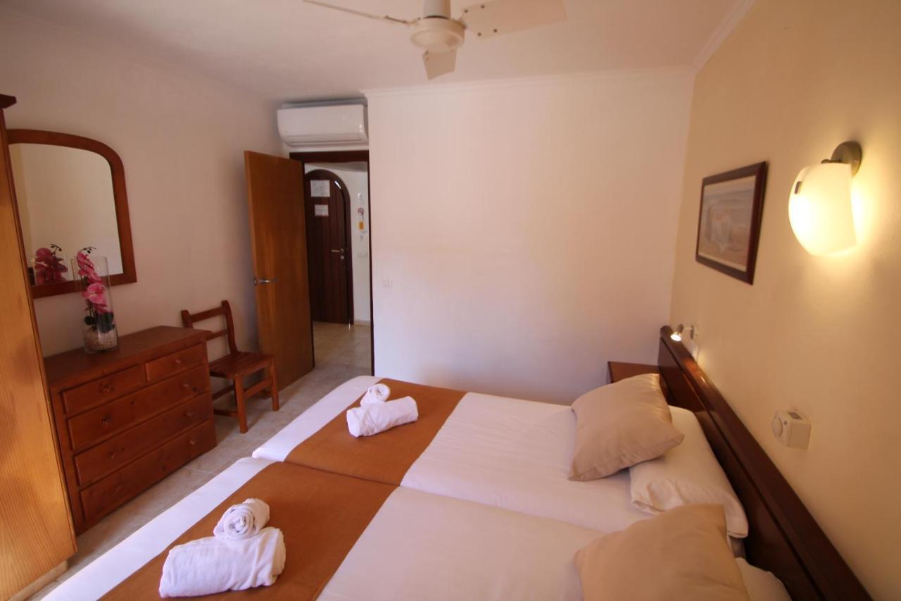 Apartaments Talayot カラ・エン・ブラネス エクステリア 写真